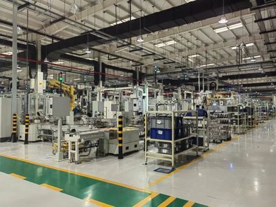 嘉定智能工廠 自動(dòng)物流車(chē)與機(jī)器人協(xié)同，信息技術(shù)咨詢(xún)服務(wù)賦能未來(lái)制造